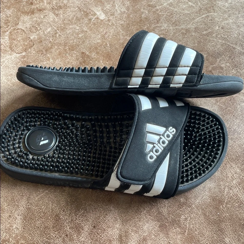 Adidas Boys Black And White Flip Flops. Good Condition. Size 4.